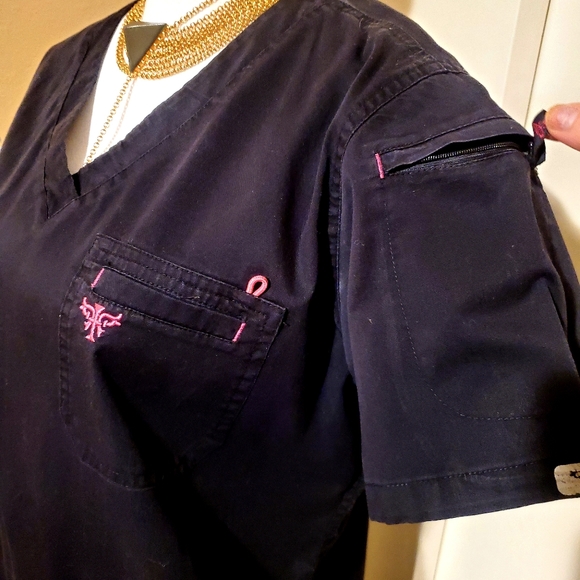 Med Couture Scrub Set, L Top Black w/Raspberry Trim, M Pants Black w/Blu - Picture 2 of 10